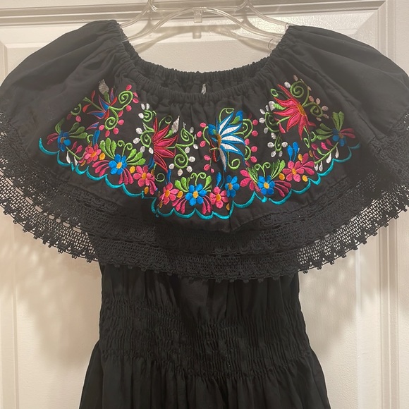 Oaxacan authentic Mexican dress - Picture 4 of 4